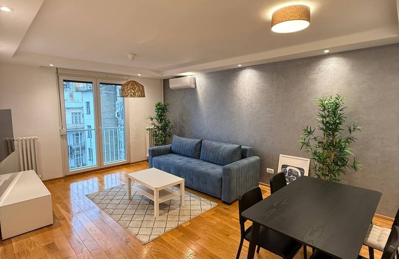 Alquiler de un cómodo apartamento de 3 habitaciones, 70 m², centro de la ciudad, Belgrado, Serbia